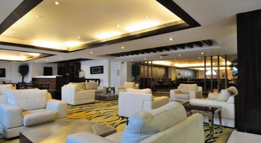 Mapple Emerald Hotel