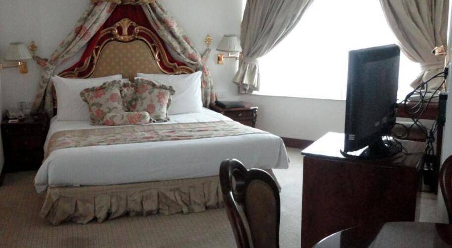 Royal Plaza Hotel