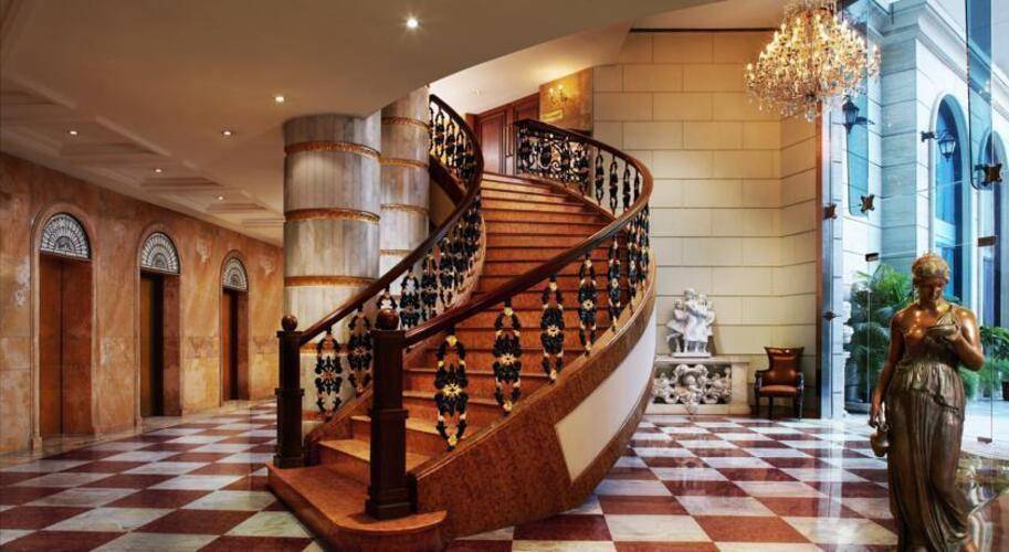 Royal Plaza Hotel