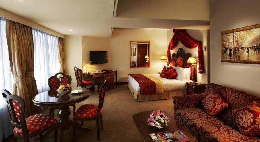 Royal Plaza Hotel