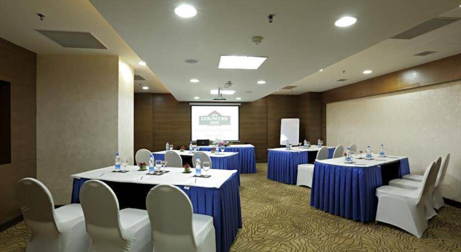 Country Inn By Carlson Saket Hotel