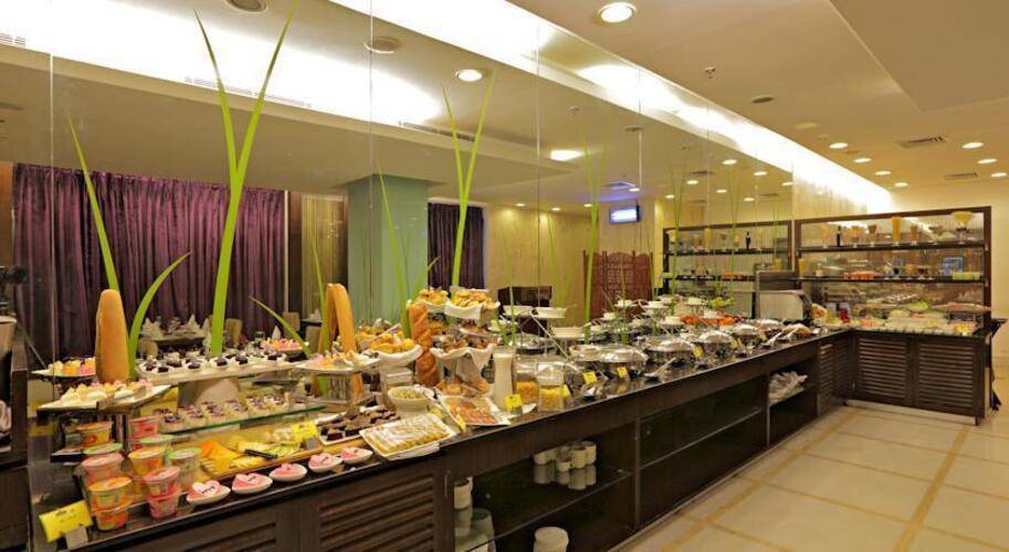Country Inn By Carlson Saket Hotel