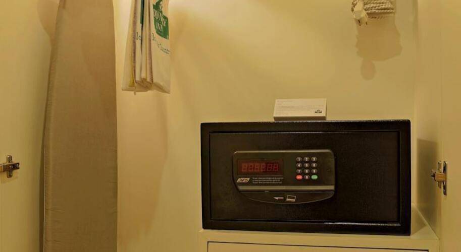 Country Inn By Carlson Saket Hotel