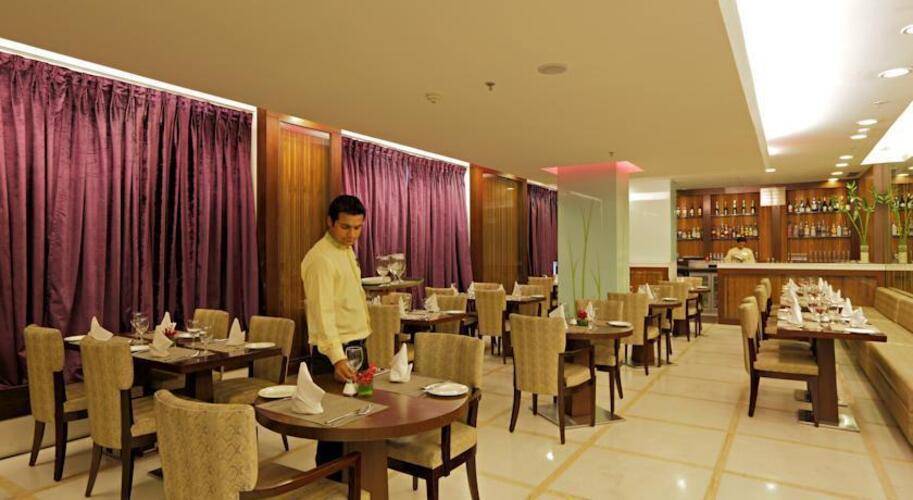 Country Inn By Carlson Saket Hotel