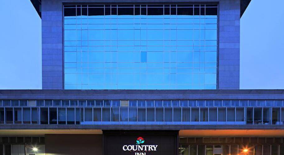 Country Inn By Carlson Saket Hotel