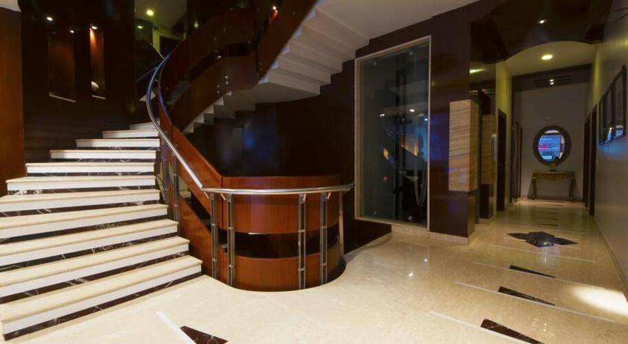 Aura Hotel