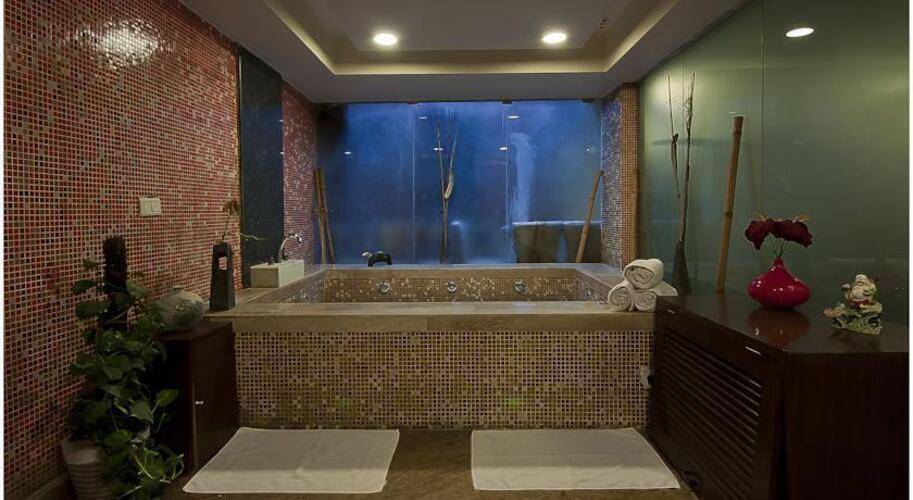 Aura Hotel