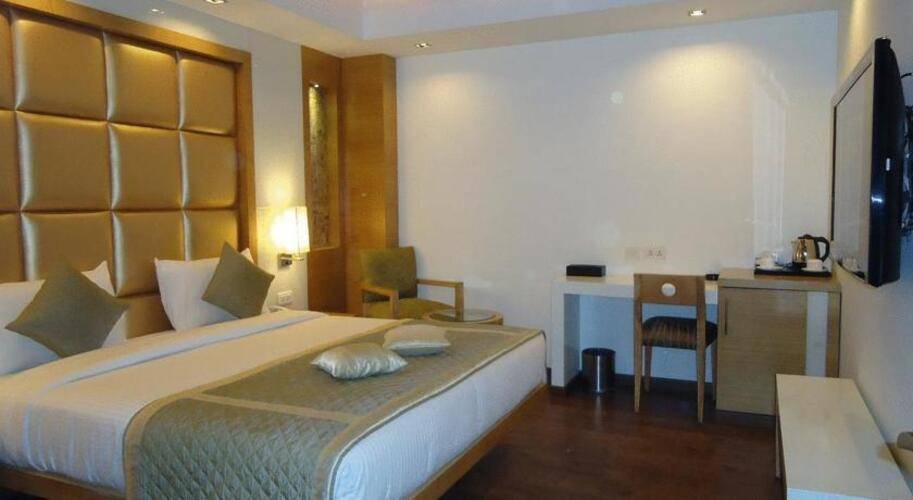 Almondz Hotel