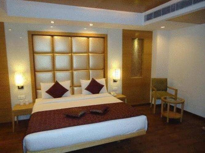Almondz Hotel