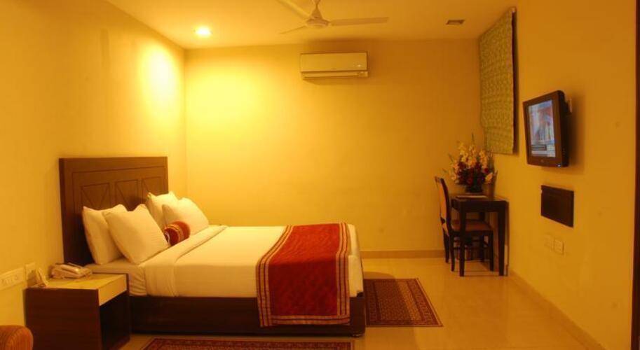 Classic Diplomat Hotel