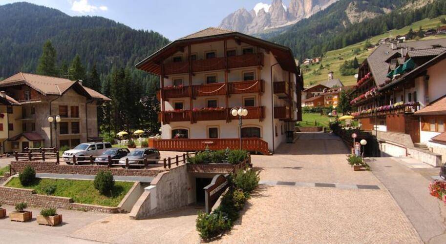 Aritz Hotel