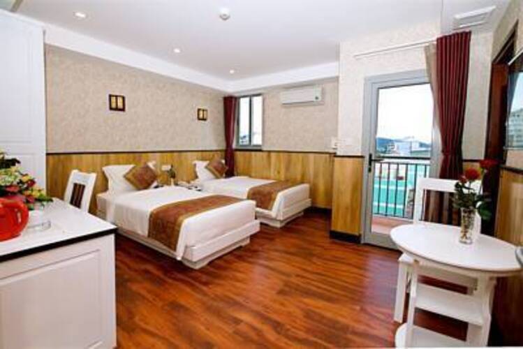 Golden Rain 2 Hotel