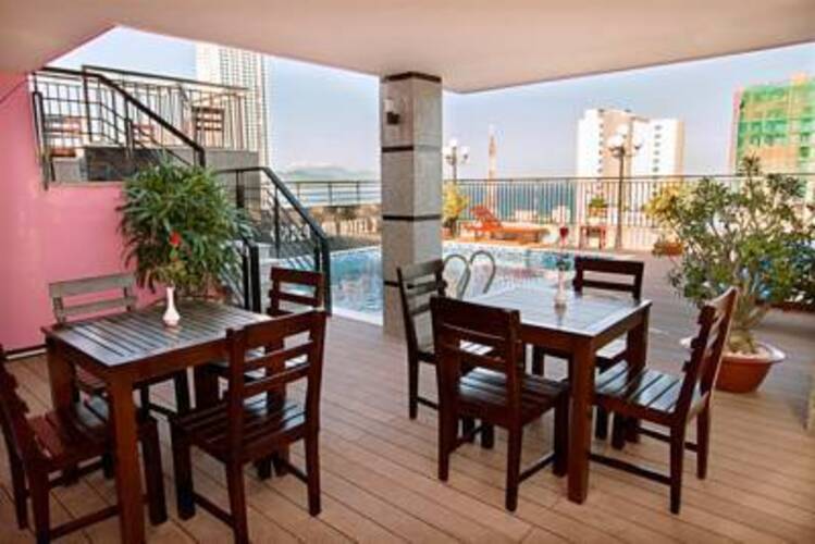 Golden Rain 2 Hotel