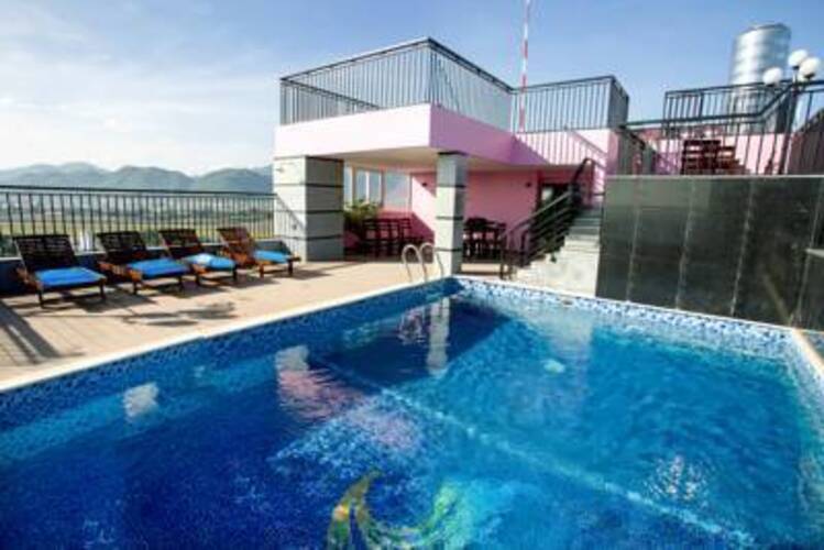 Golden Rain 2 Hotel