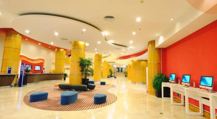 Novotel Xinqiao Hotel