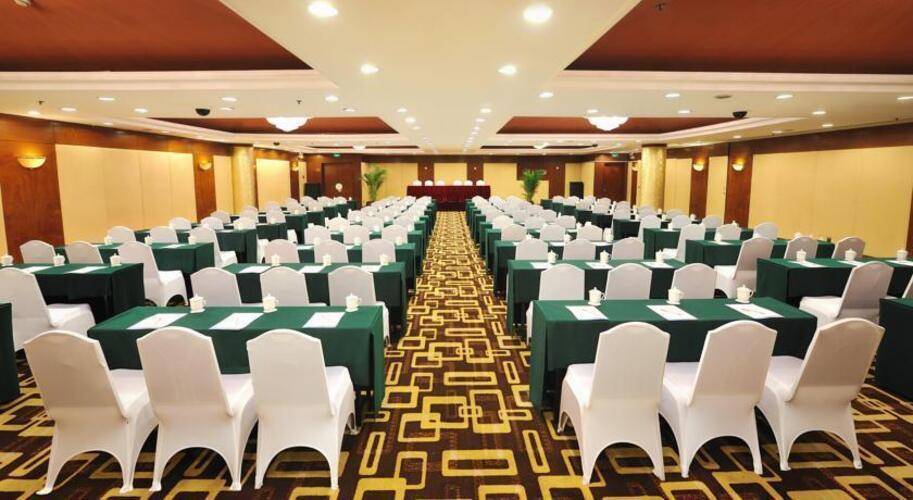 Novotel Xinqiao Hotel