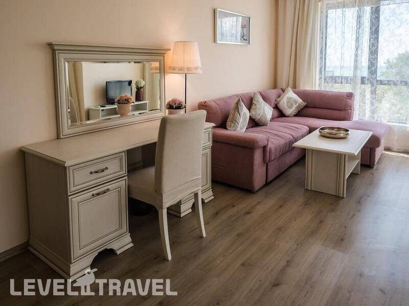 Фотография White Rock Castle Suite Hotel