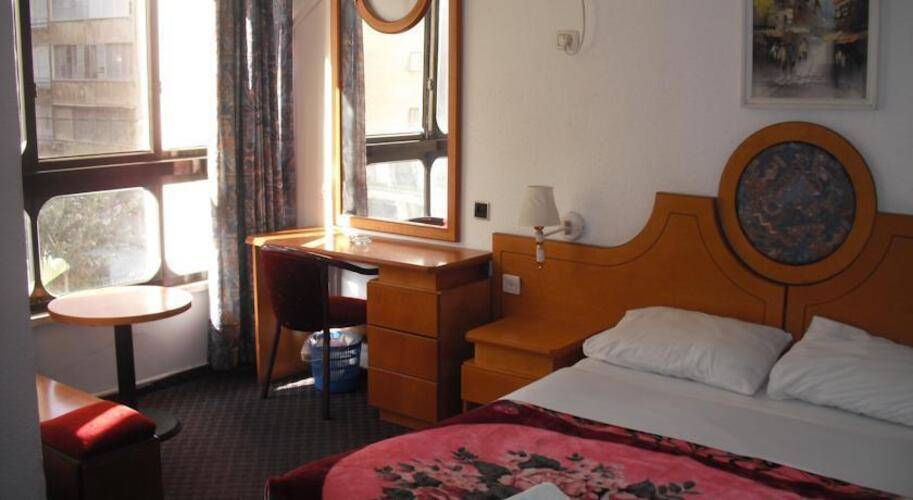 King Koresh Hotel