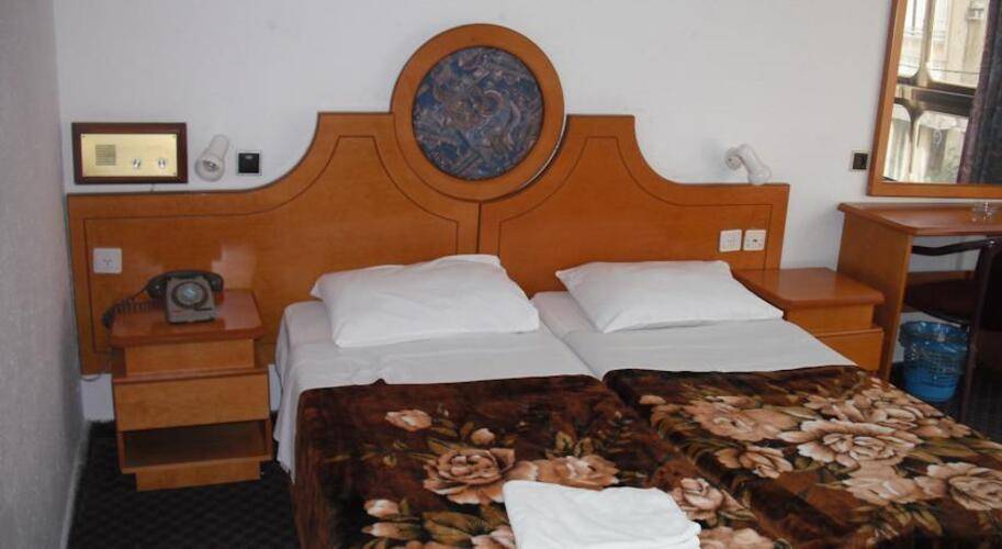 King Koresh Hotel