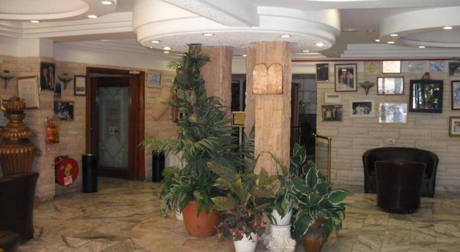 King Koresh Hotel