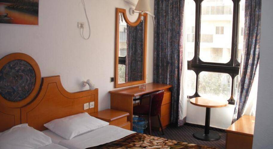 King Koresh Hotel