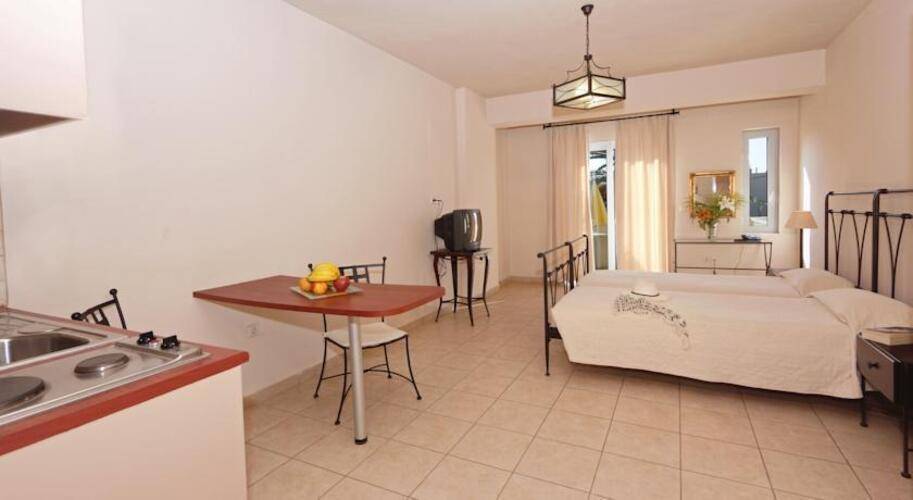 Lambrinos Suites Hotel