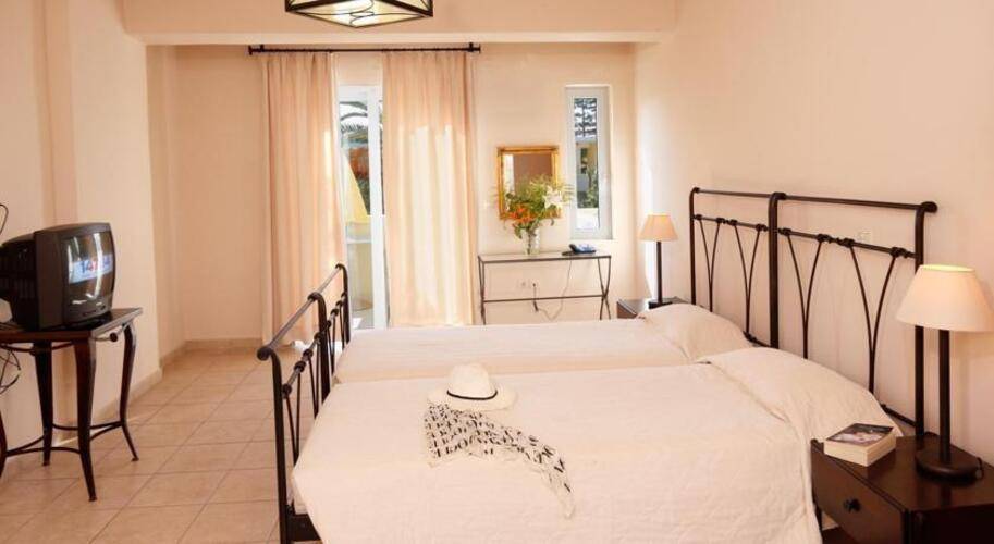 Lambrinos Suites Hotel