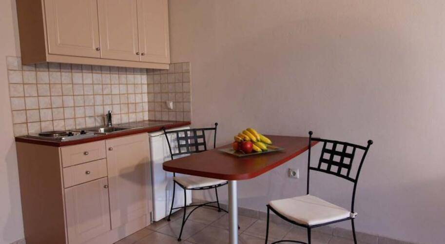 Lambrinos Suites Hotel