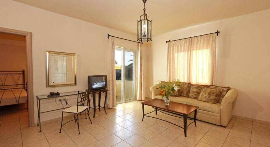 Lambrinos Suites Hotel