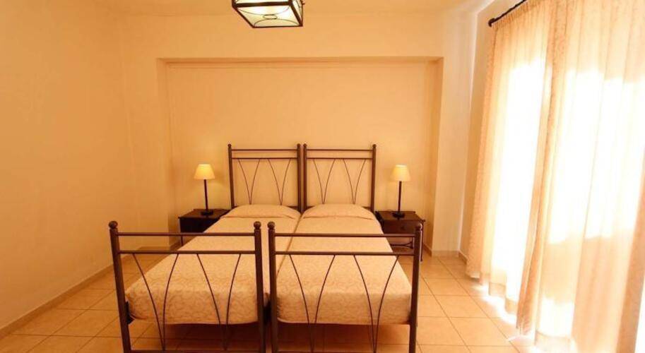 Lambrinos Suites Hotel