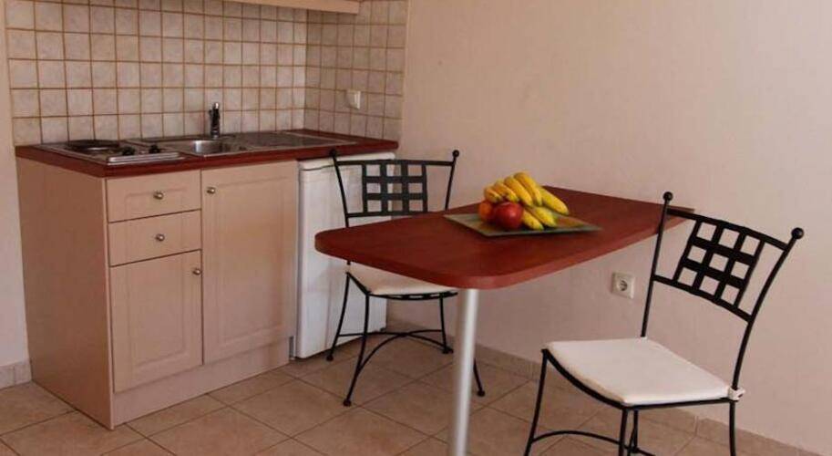 Lambrinos Suites Hotel
