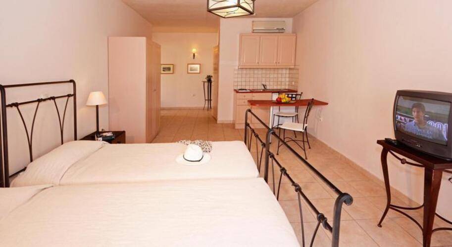 Lambrinos Suites Hotel
