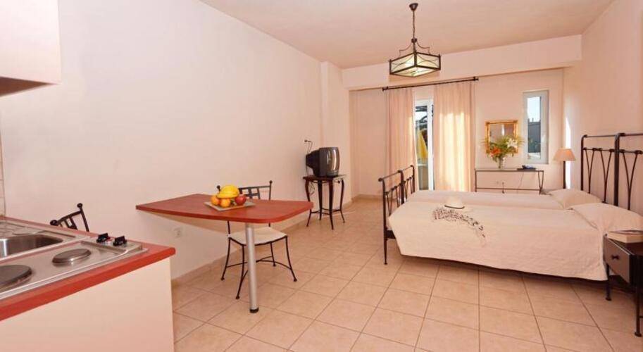 Lambrinos Suites Hotel