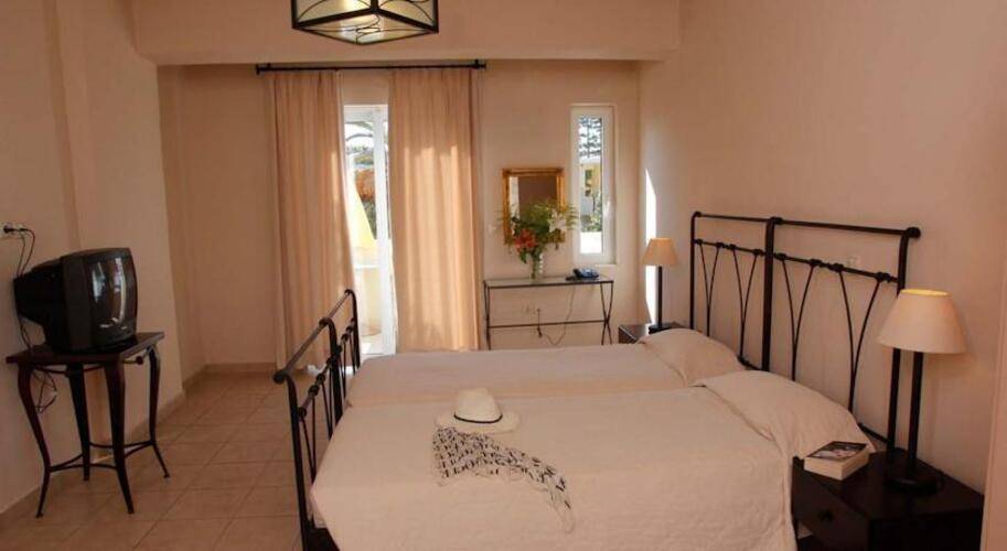 Lambrinos Suites Hotel