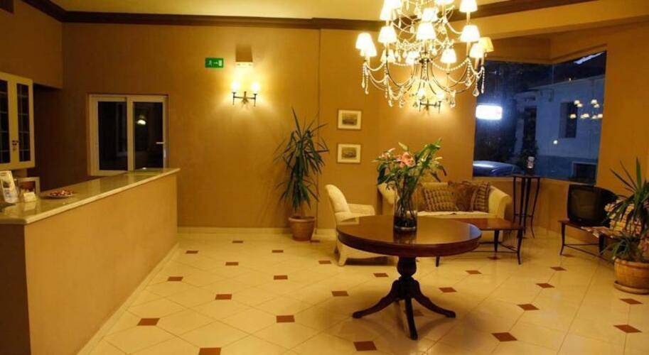Lambrinos Suites Hotel