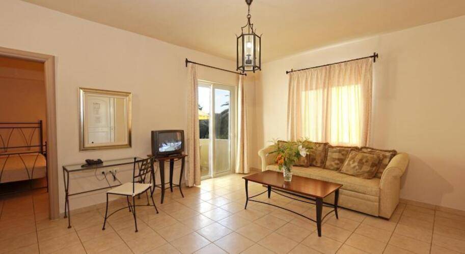 Lambrinos Suites Hotel