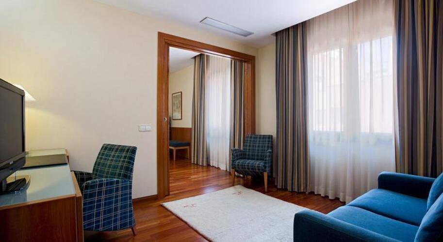 Nh Barcelona Centro Hotel — фото 12