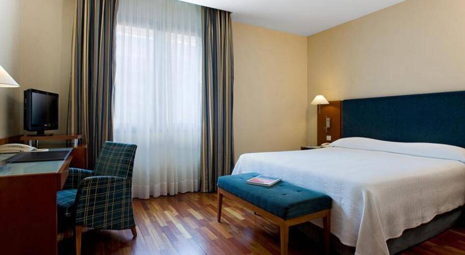 Nh Barcelona Centro Hotel — фото 10