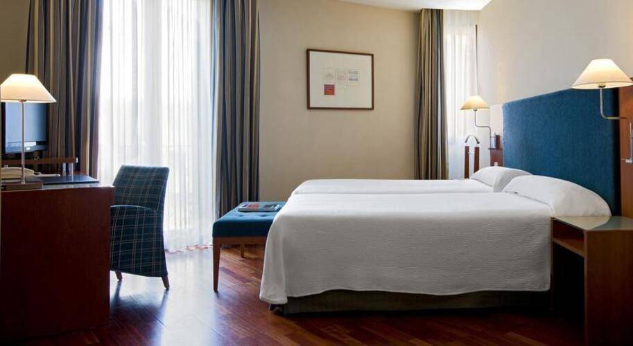 Nh Barcelona Centro Hotel — фото 9