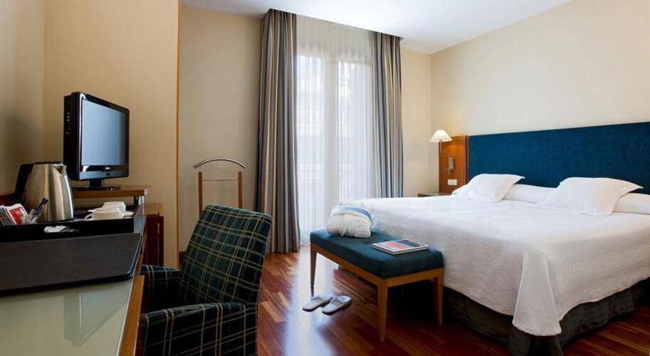 Nh Barcelona Centro Hotel — фото 8