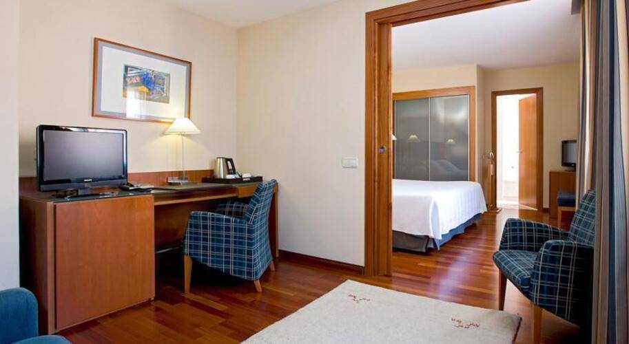 Nh Barcelona Centro Hotel — фото 13