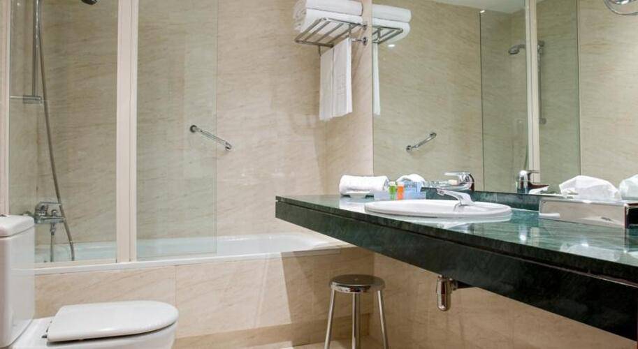 Nh Barcelona Centro Hotel — фото 14