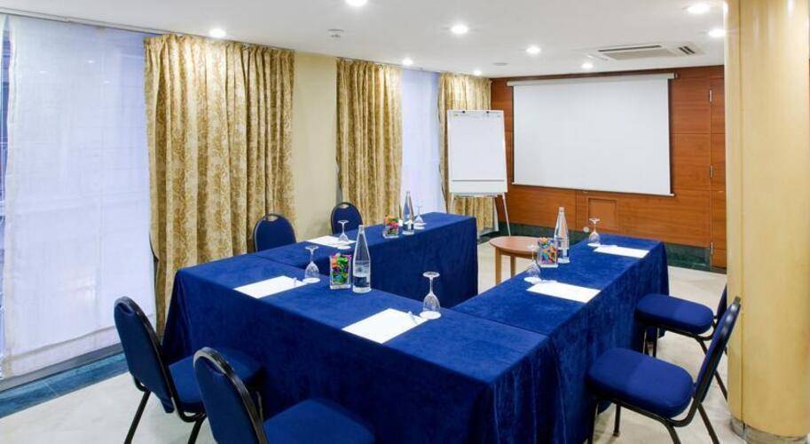 Nh Barcelona Centro Hotel — фото 16