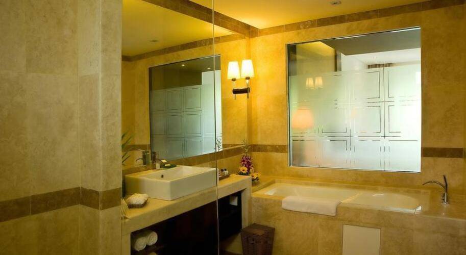 Olalani Resort & Condotel