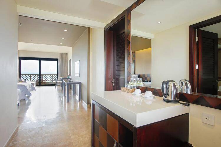 Olalani Resort & Condotel