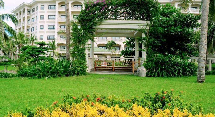 Olalani Resort & Condotel