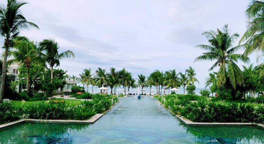 Olalani Resort & Condotel