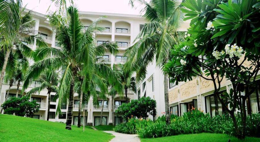 Olalani Resort & Condotel