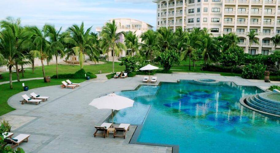 Olalani Resort & Condotel