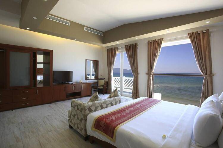 Olalani Resort & Condotel